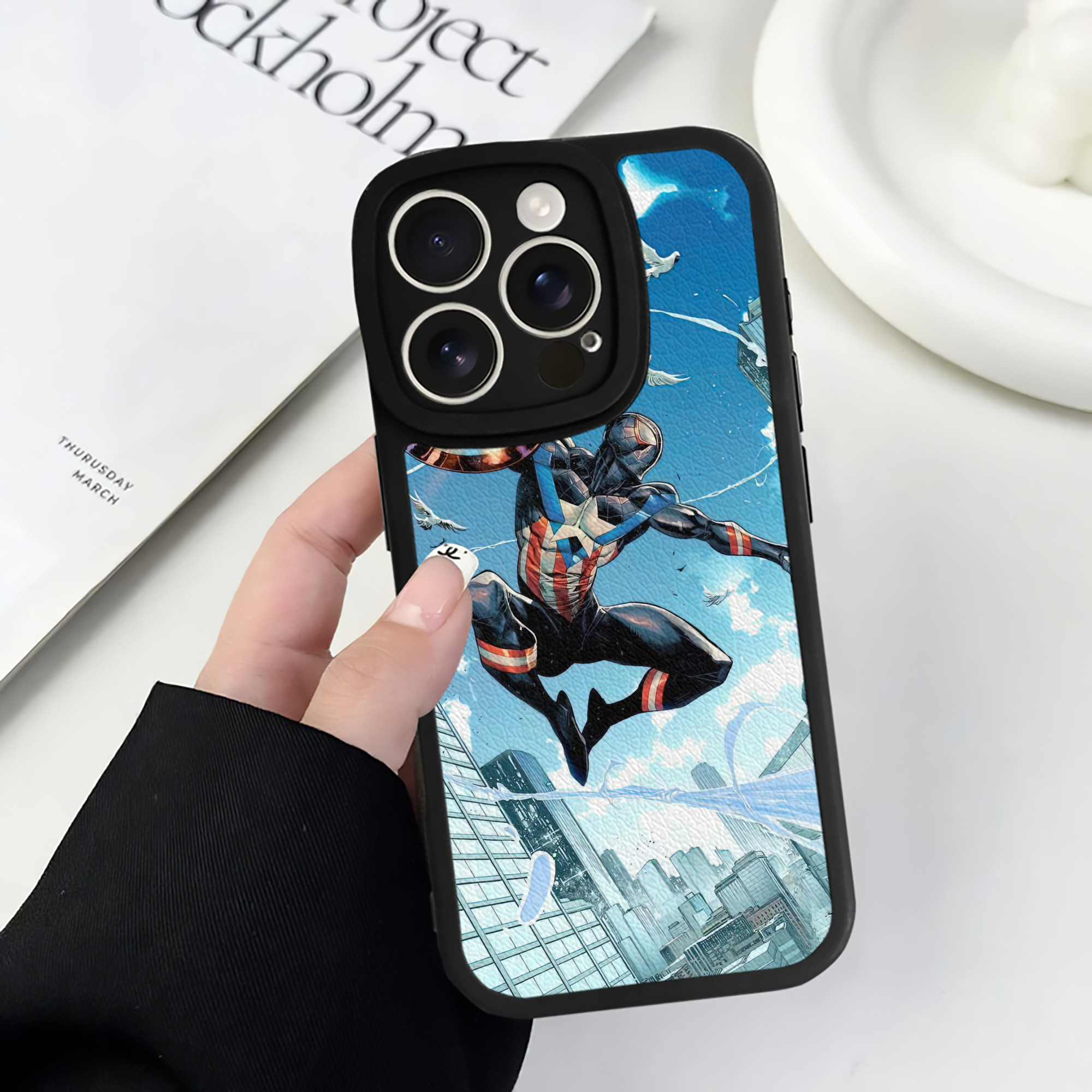 Spider Man スパイダーマン 【iPhone 16シリーズ対応】シリコンスマホケース（レザー調） 材質：シリコン